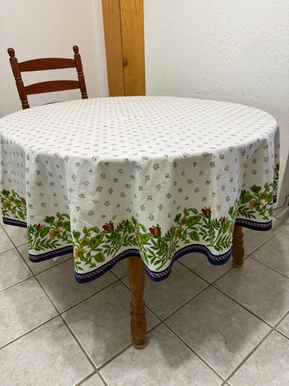 Vintage Williams Sonoma Provence Bee Tablecloth 70